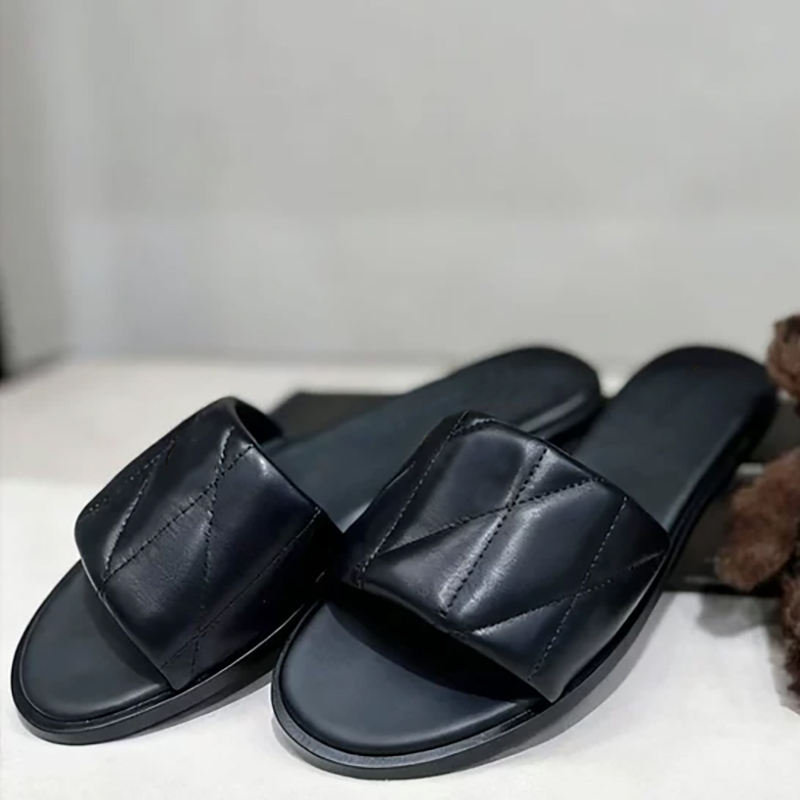 Vente en gros de sandales de créateurs Sandales pour femmes Sandales de luxe Pantoufles en cuir véritable Diapositives Sandales plates d'été Tail