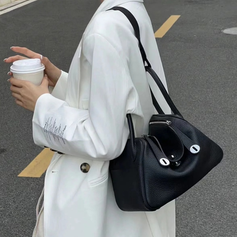 12A Designer Luxury Handbag Lindy Genuine Crossbody Soft and Not Rigid Dual Handles Commuting Travel Bag Top Quality Leather 19 26 30 cm logo box