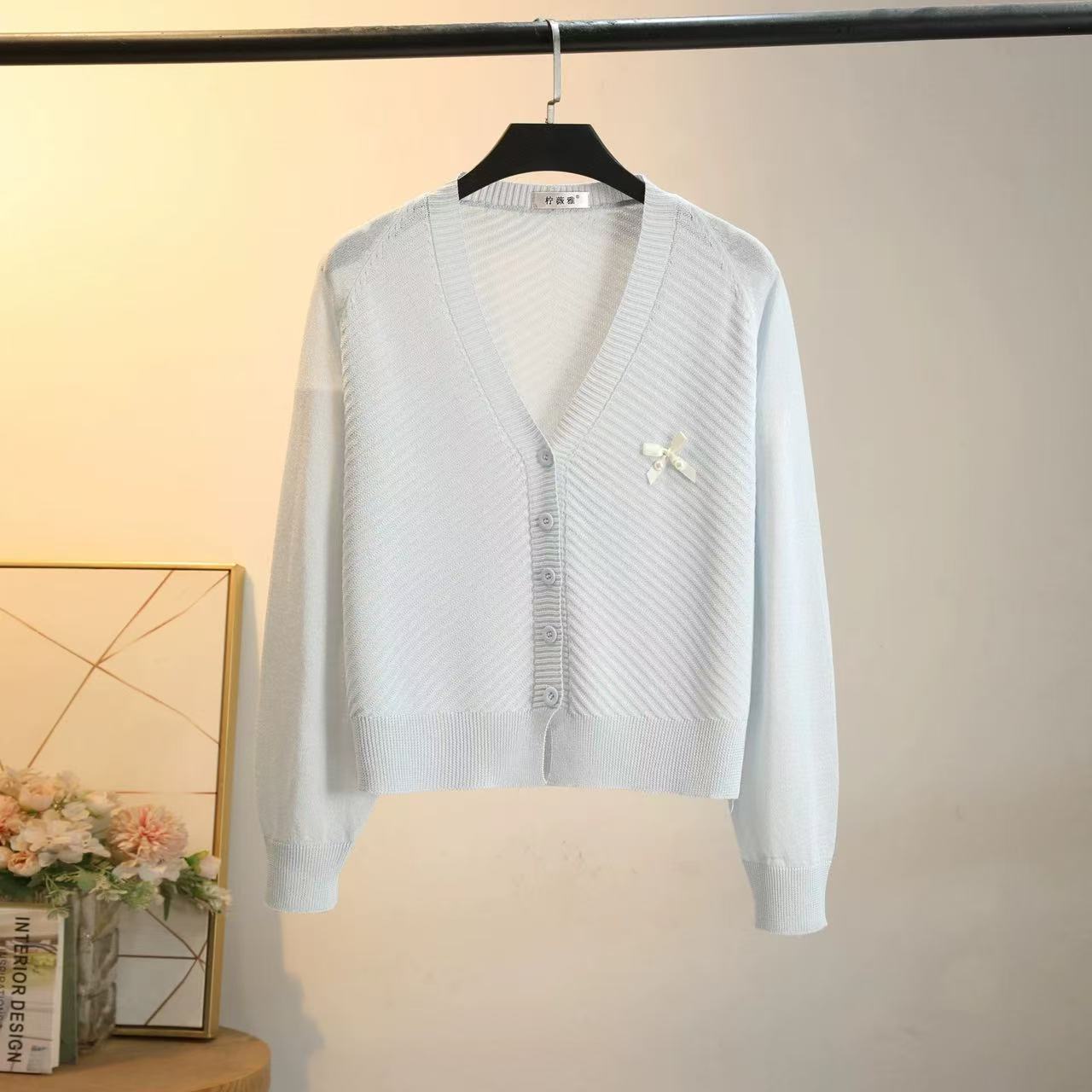 055 Cardigan tricoté léger à col en v, couleur bonbon, été