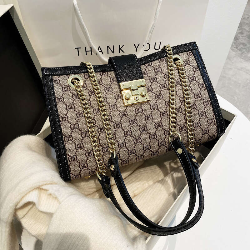 2026 High-end tote new model, large-capacity fashionable chain handbag, versatile and elegant single-shoulder crossbody bag for women
