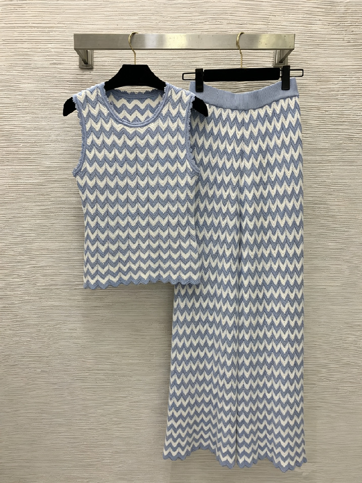 2026 Coffee/Blue Knitting Women Top And Skirts Sets Designer Striped Slreeveless Sweaters And Slim Skirts 52216