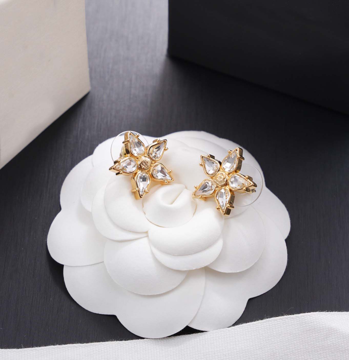 newLuxury quality star shape stud earring with crystal beads in 18k gold plated have stamp simple design box PS6597B
