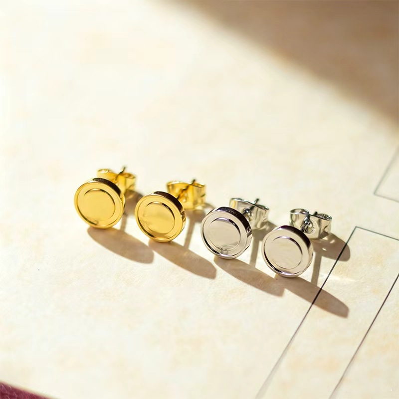 Mini Flat Stud Earring Brand Love Exquisite cubic zirconia Round Cake Earrings Designer Jewelry High Quality 18K Gold Suitable For Daily Wear Geomet