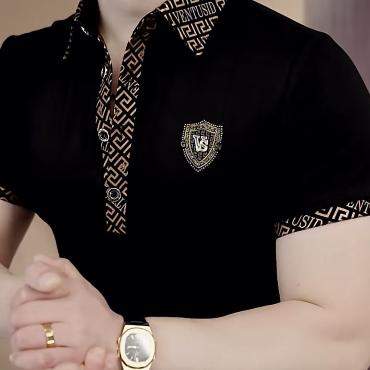 Luxury Brand Designer 2026 Black Gold Geometric Trim Embroidered Badge Short Sleeve Polo Shirt Fashion Casual Trendy Summer Versatile Daily Wear