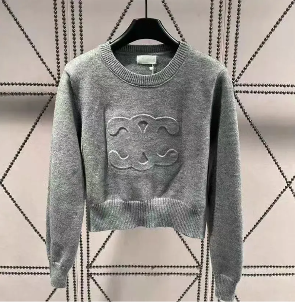 European autumn and winter new classic plaid color collision round neck long sleeve old flower light luxury fashion knitted cardigan sweater female