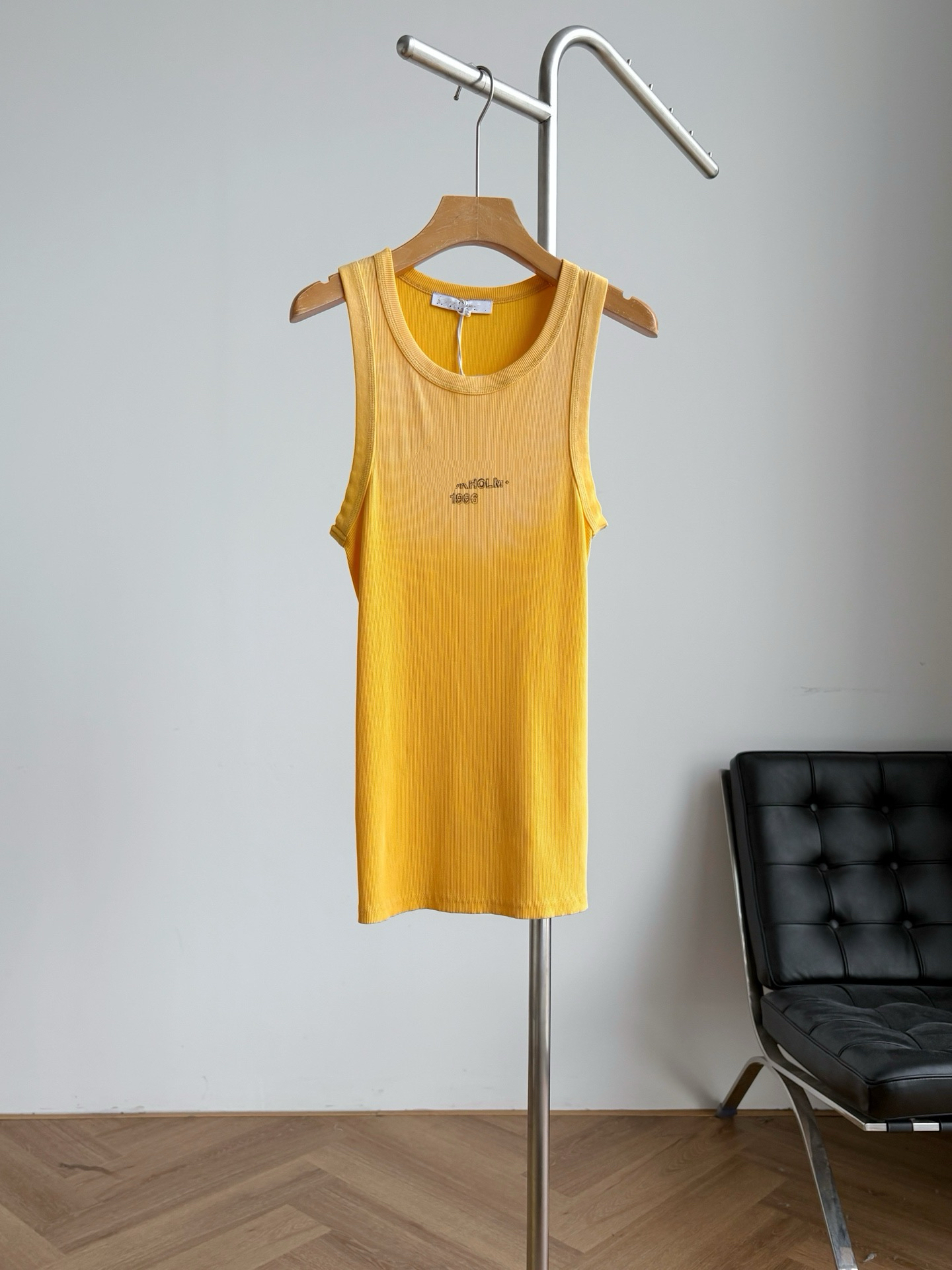 Womens Tops Tank Top Dresses T-Shirt Regular Cropped Cotton Camis Female Femme Knits Tees Designer Embroidery Knitted Vest A0525