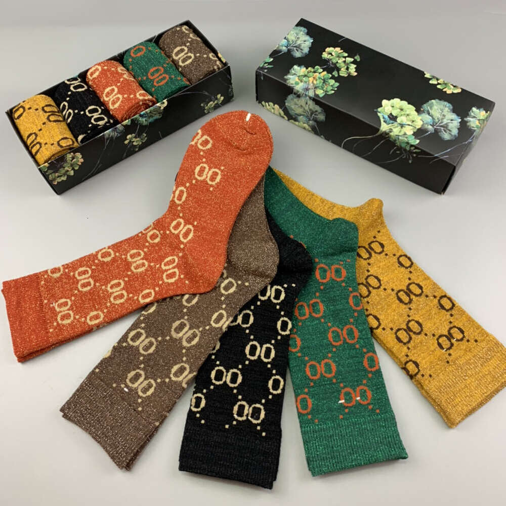 Designer Men's And Women's Socks Eight Sports Four Seasons Letter Printing Brand Cotton Men Women Garter Box Set Gift Gg