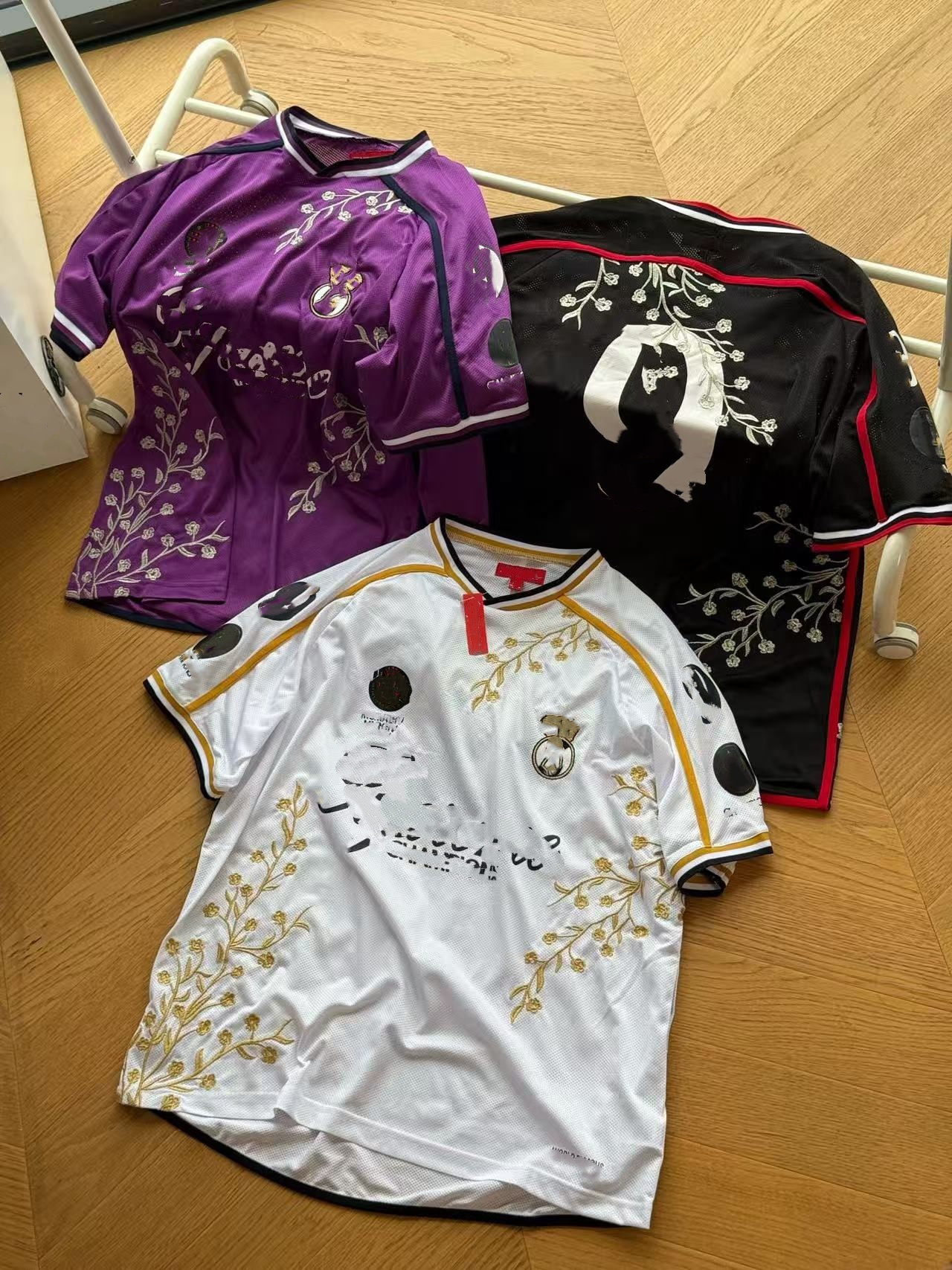 S T-shirt en jersey en maille imprimé broderie florale co-marqué, T-shirt unisexe classique à la mode