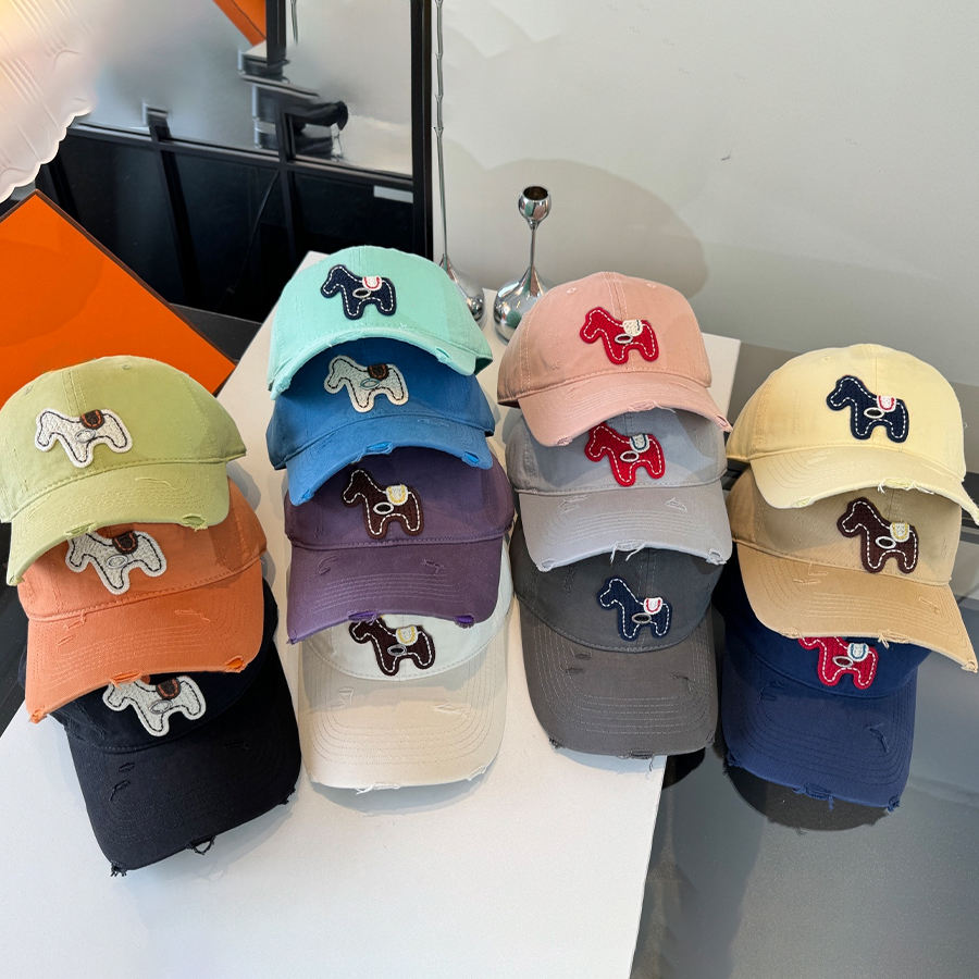 Designer Ball Caps Luxury Men Hats Canvas Women Baseball Caps Casual Hat Adjustable Fashion Cap Daily Outfit Horse Pattern Casquette Bear Pattern Ha