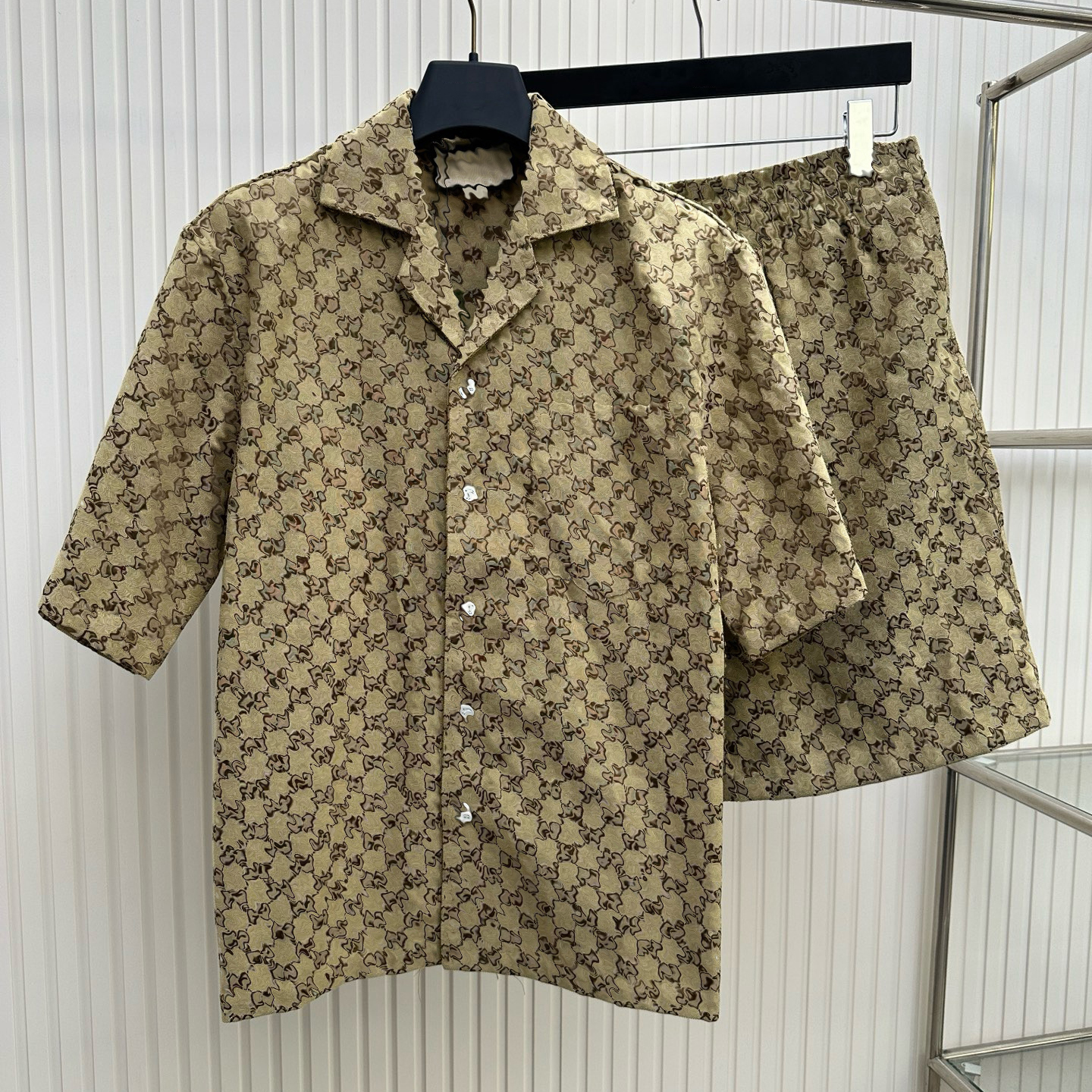 Luxury Designer Shirts Mens Fashion Full body letter pattern shirt Hawaii Casual Shirts Men Slim Fit Short Sleeve classic letter style button up shi