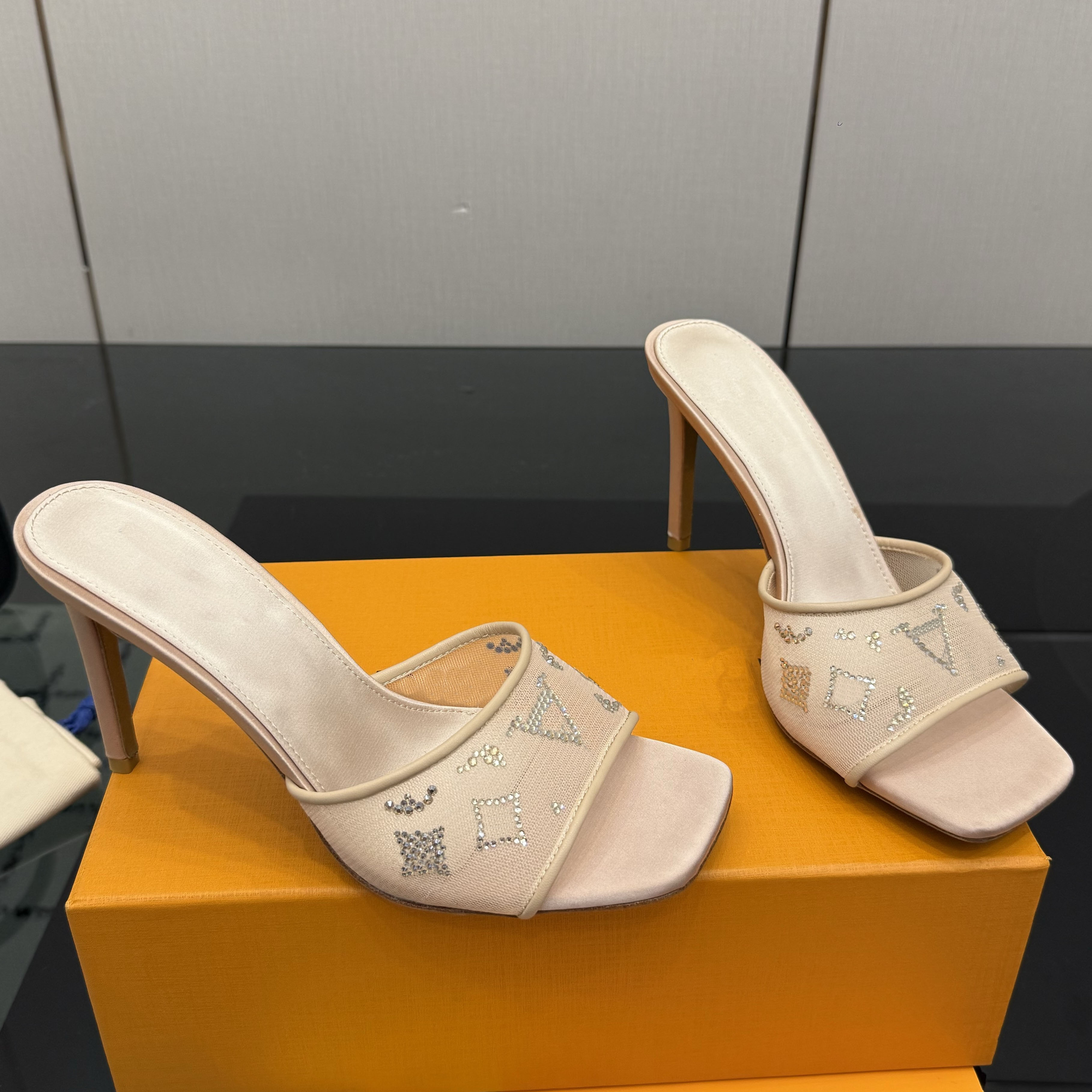 Designer Gala Mule Slingback Pump Spring Summer Kitten High Heels Sandals Womens Sandals Translucent Mesh Hot Diamond High Heels Classic Shoes