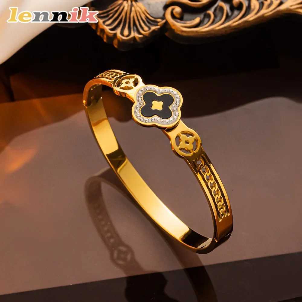 Hollow Out Fade Resistant DesignLight Luxury Clover BangleWhite Shell and Titanium Steel ElectroplatedStylish Jewelry PresentT260527