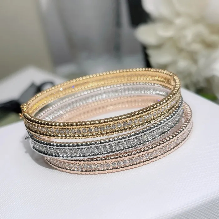 four leaf clover bangle Made of natural shells and natural agate Gold Plated 18K designer for woman T0P quality European size fashion diamond wit-image-1107875990