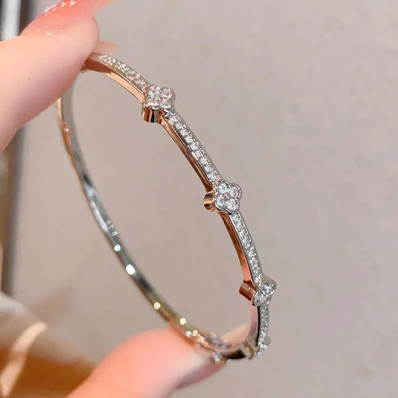 Chic Ladies' 18k-Gold-Toned/Copper-Silvered Handcrafted Clover Band: A Stylish Statement Piece-image-1108417156