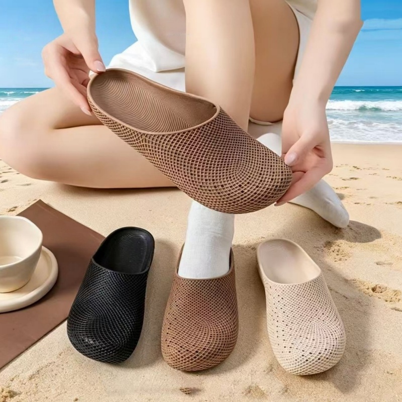 Simple design Madam Summer new style open weave breathable home use anti slip slippers with toe holes Fashionable beach casual shoes Size 36 41