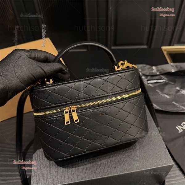 2026 New Designer Gaby Vanity Cosmetic Bag Highend Lambskin Diamond Quilted Toiletry Bag Large Capacity Portable Luxury Top Handle Crossbody Makeup