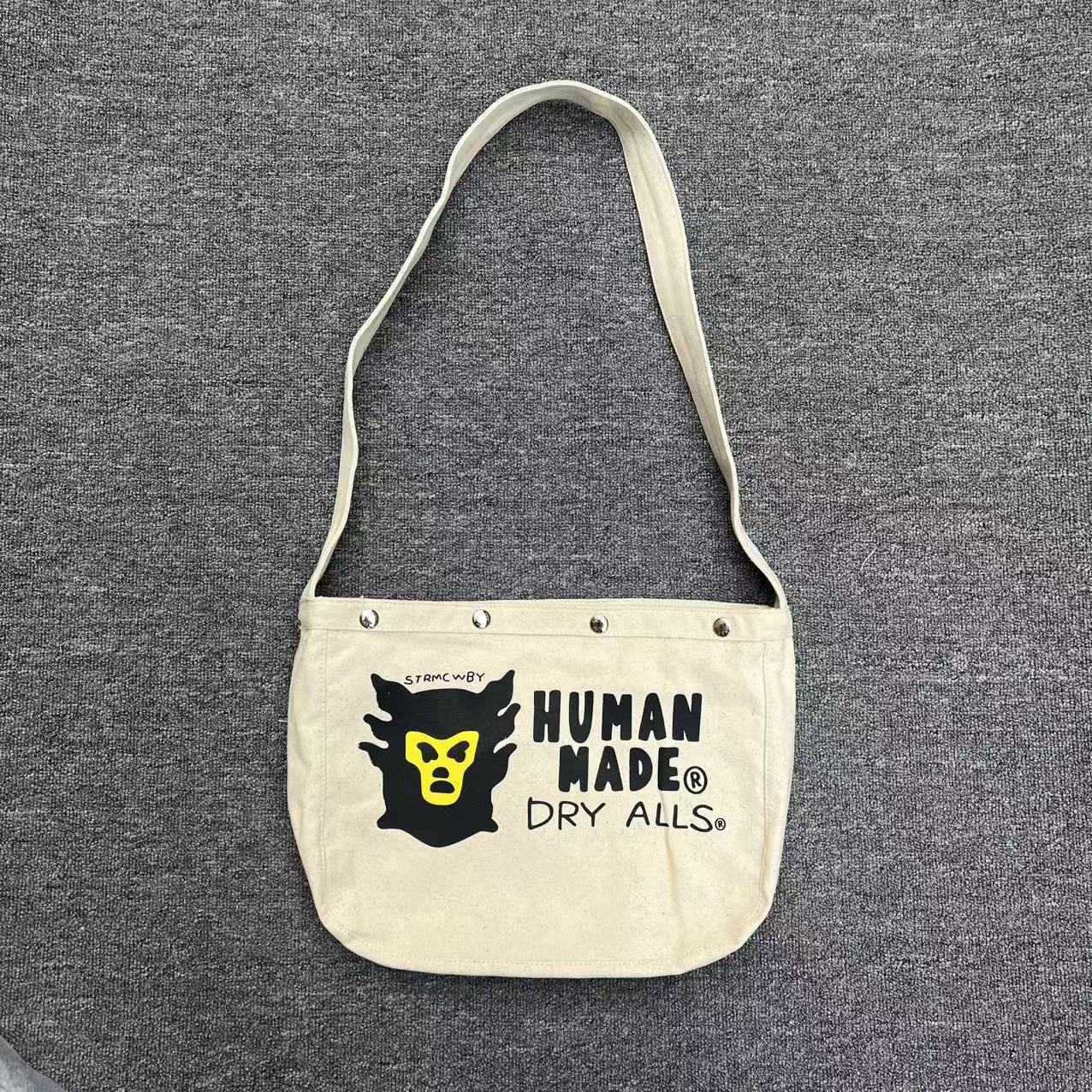 Heart-shaped Korean-style printed single-shoulder crossbody bag for men and women, suitable for all seasons (spring, summer, autumn, winter), can
