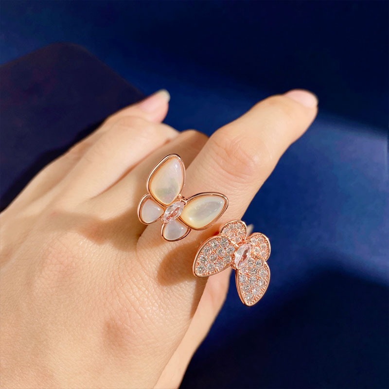 pour les femmes INS Trendy Butterfly Bague ouverte plaquée or 18 carats avec MOP Sparkling CZ Élégant Daily Wear Bijoux bagues de créateur bague