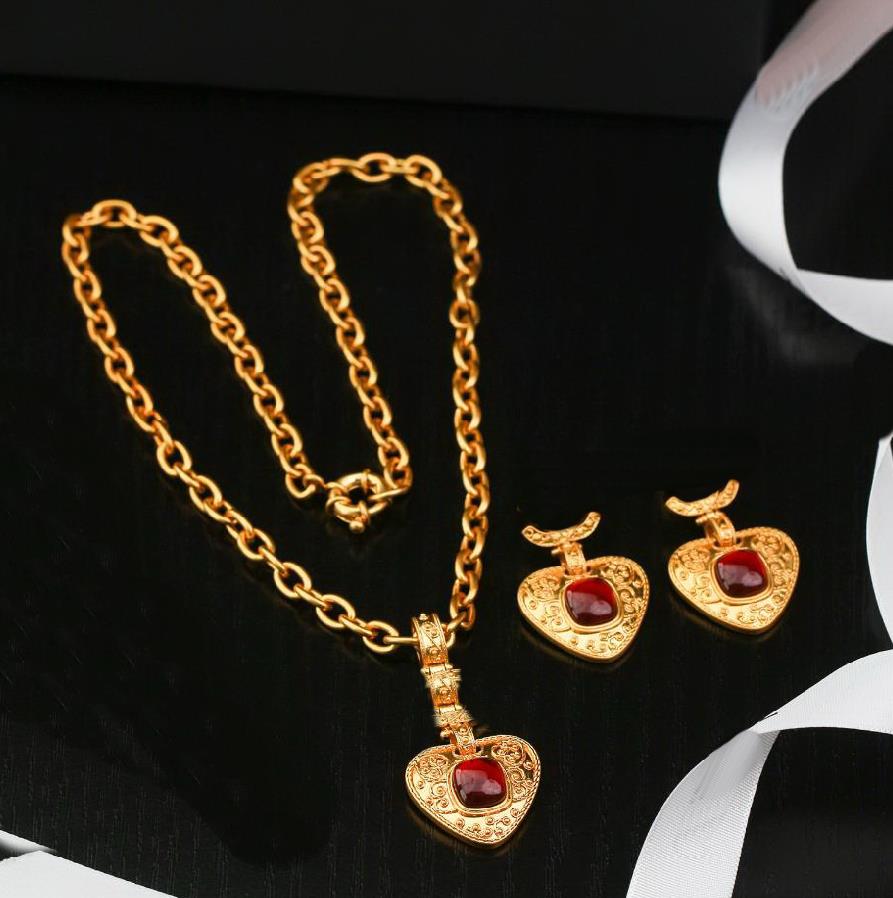 Red Zirconium Heart Pendant Necklace 18K Gold Ruby Love Earrings Vintage Classics Luxurious Designer Jewelry