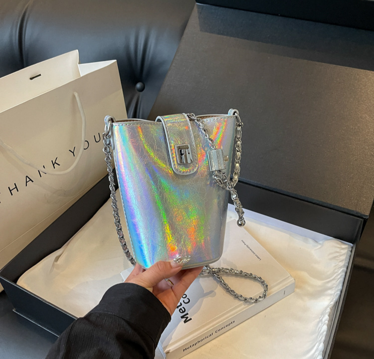 2026 new design simple mobile bucket personalized fashionable high end chain crossbody bag for women