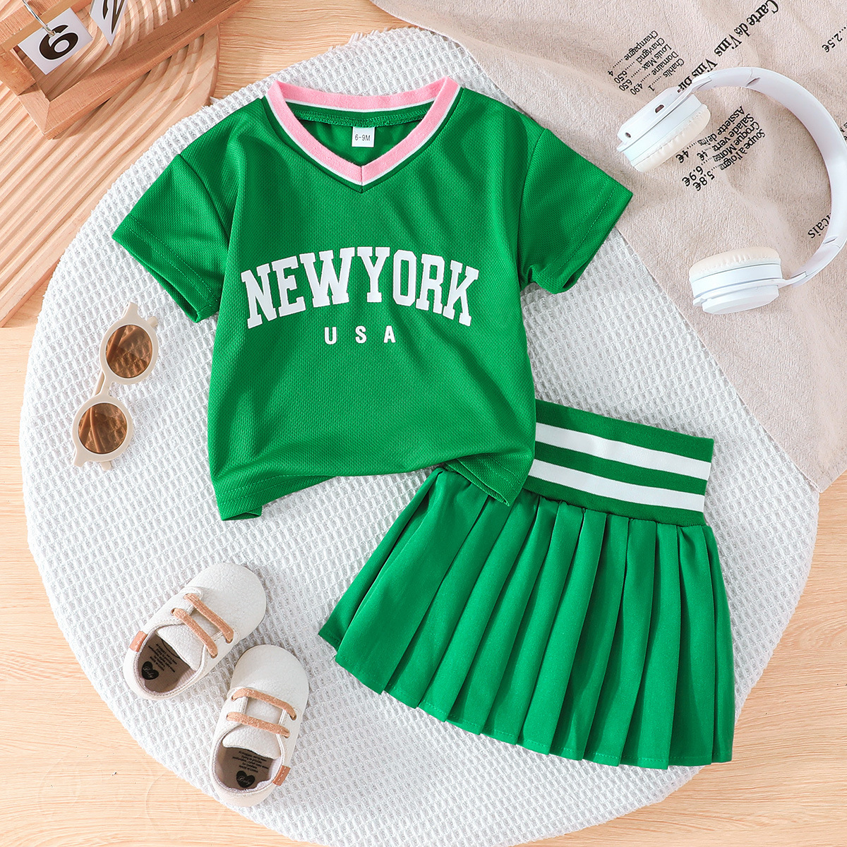 Vêtements d'été simples pour bébés filles de 0 à 3 ans, haut à col en v imprimé + jupe plissée, costume de sport sur Campus, tenues pour enfants,