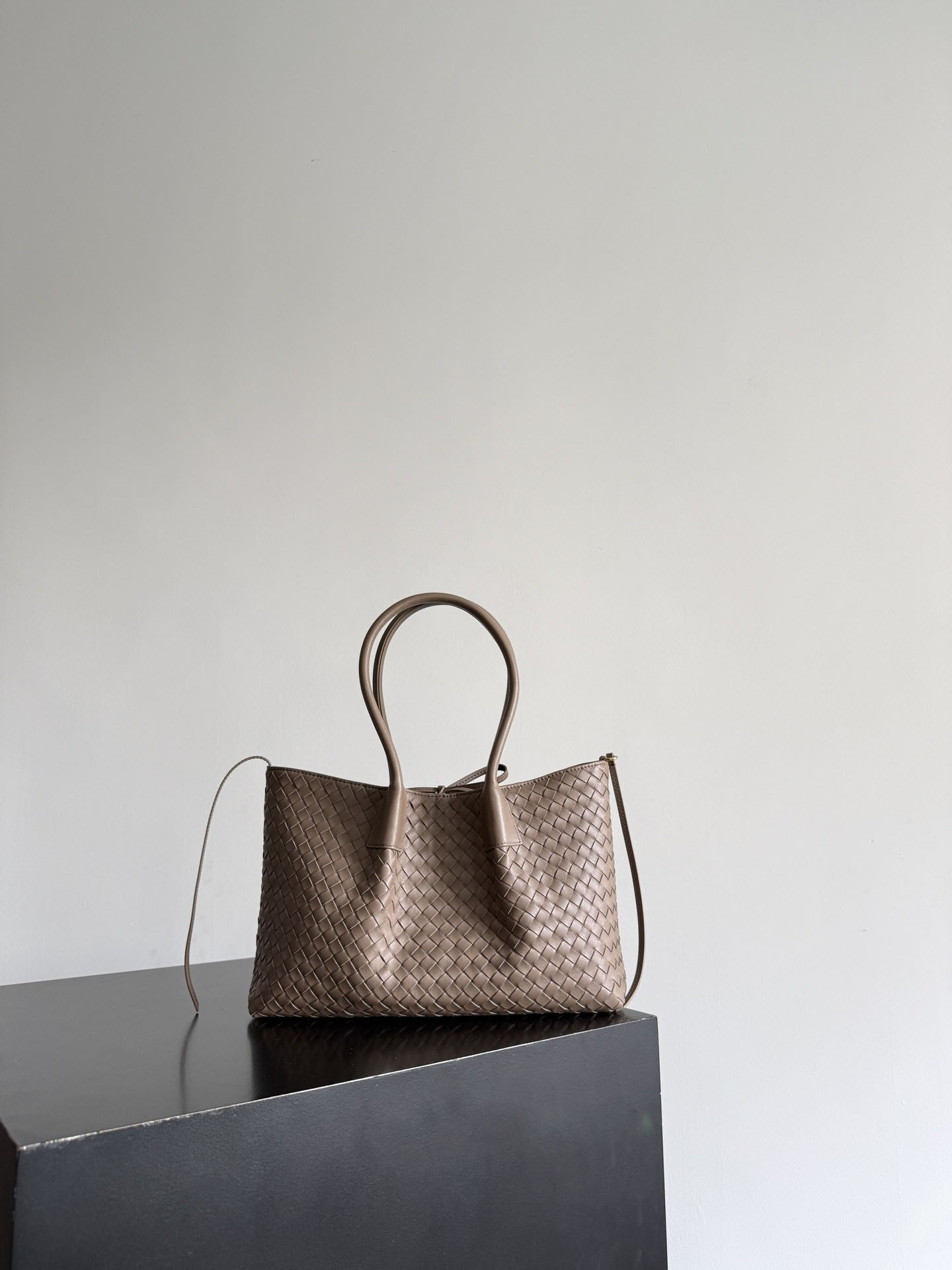 10A High-Quality Luxury Designer Bag New Women's Fashion Woven Tote Genuine Leather Large-Capacity Handbag Commuting Shopping Shoulder Bag