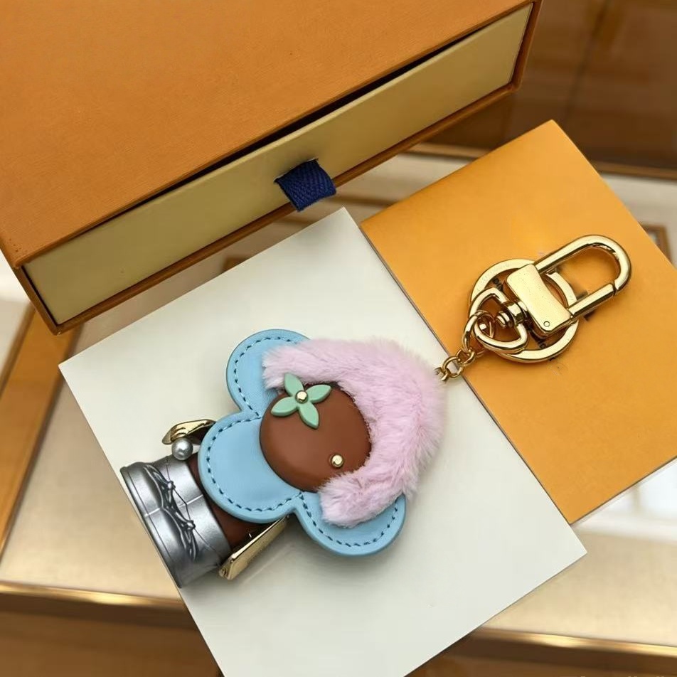 Designer Sunflower Hawaii Doll Holidays Bag Charm Luxury Candy Heart Keychain Keying Bag Charms With Colorour Monogram Pendant Fashion Cartoon Women