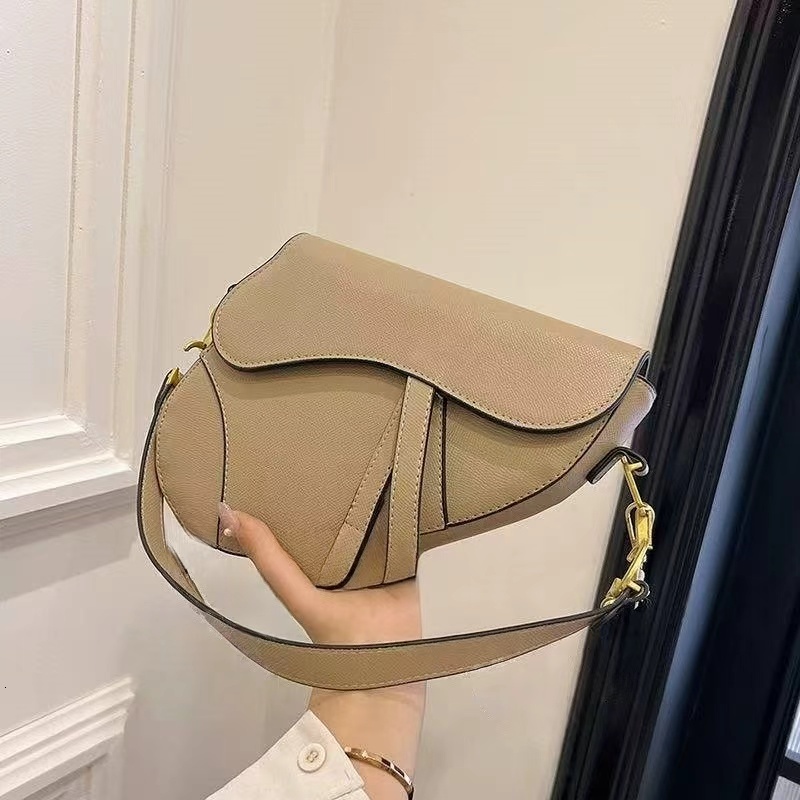 Luxury 2026 Hot Fashionable Simple Designer Underarm Versatile Style Classic Trendy Shoulder Bag for Women 8f4