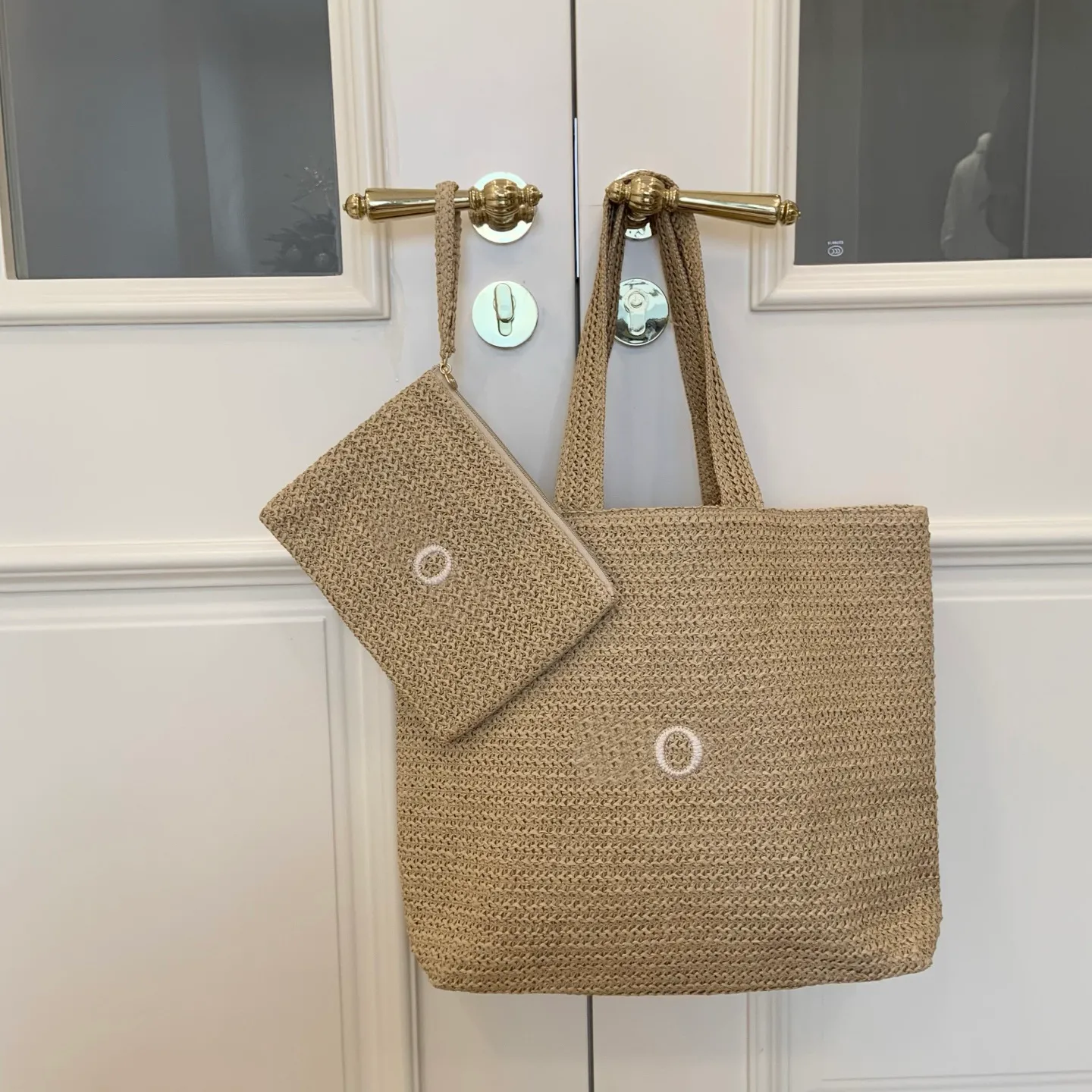 2026 Fashion Straw Storage Embroidery Letter Tote Holiday perfume Bag Beauty cologne Vip Classic organization shoulder bag and portable makeup bag