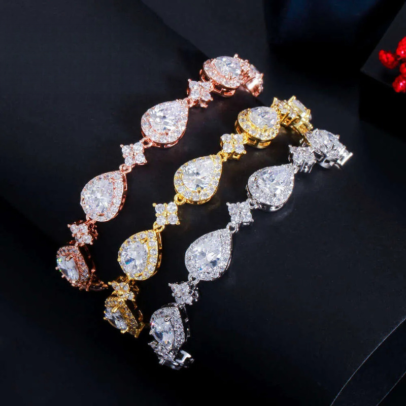 Super brillant mode classique goutte d'eau géométrique femmes Bracelet en laiton incrusté de Moissanite bijoux en gros en Stock