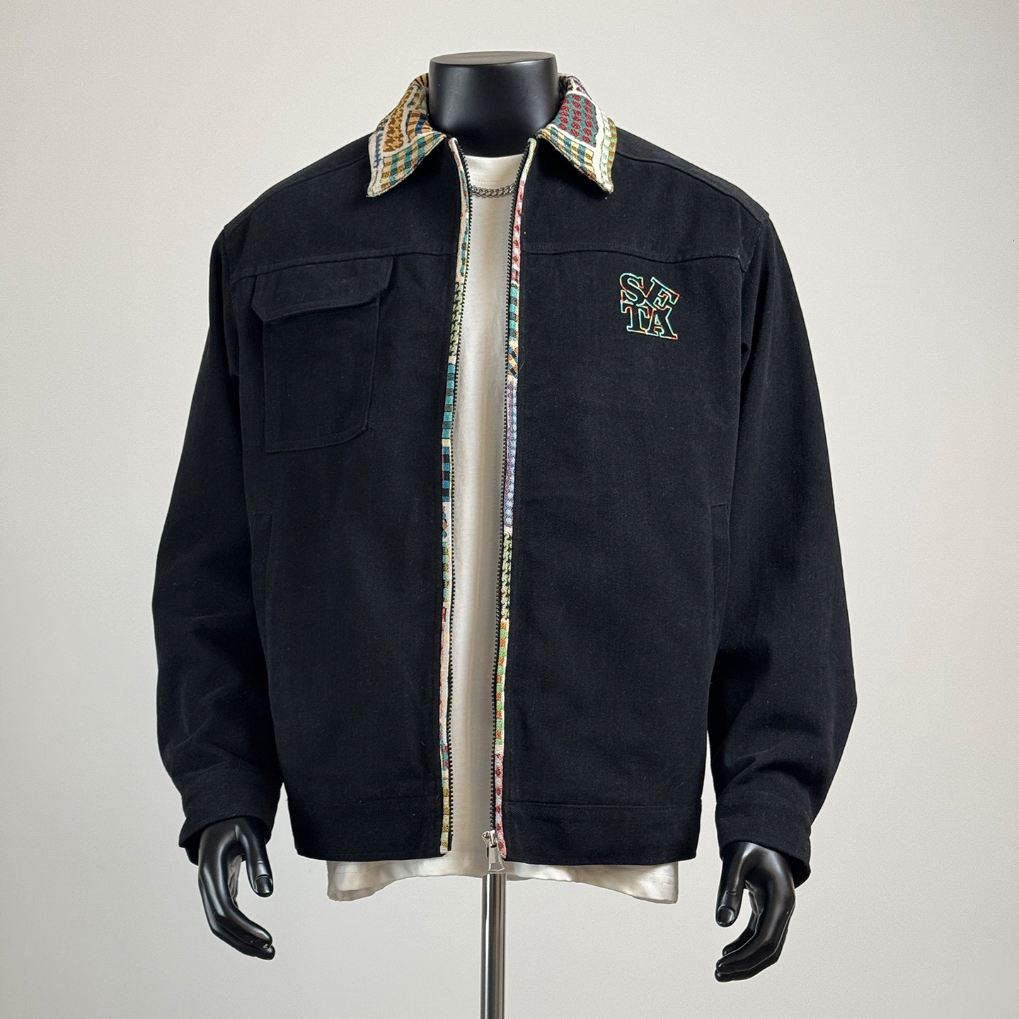 2026 new men's black denim work jacket, with a stand-up collar and zipper design, front pockets, suitable for spring and autumn street fashion,