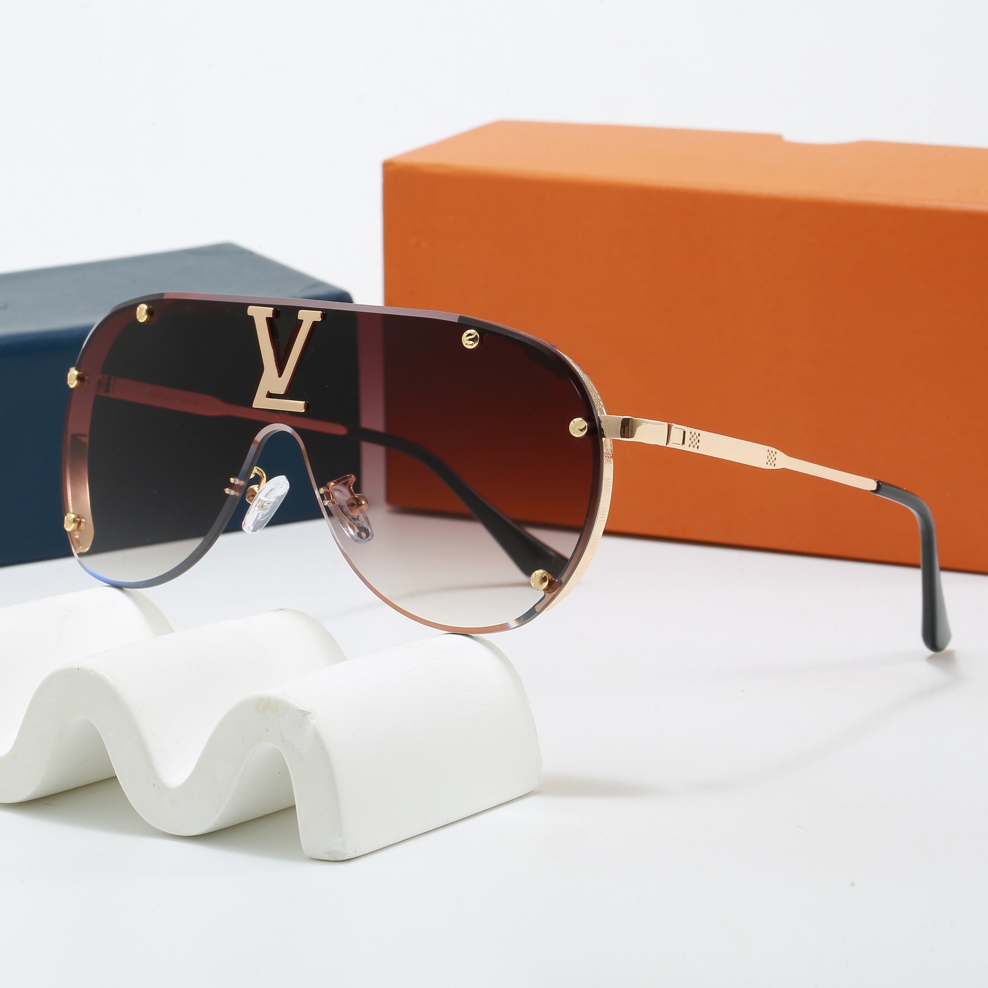 2026 New Luxury Brand Designer Sunglasses Fashion Square Frame Sunglasses For Women Style Light Luxury UV Protection Large Frame Versatile Glasses