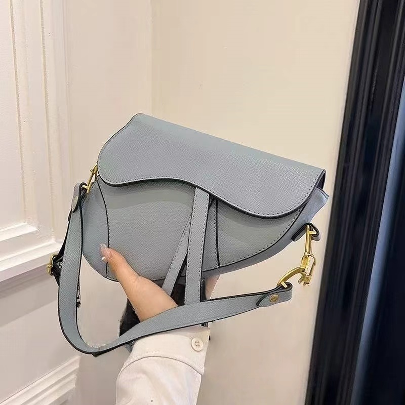 Luxury 2026 Hot Fashionable Simple Designer Underarm Versatile Style Classic Trendy Shoulder Bag for Women 225