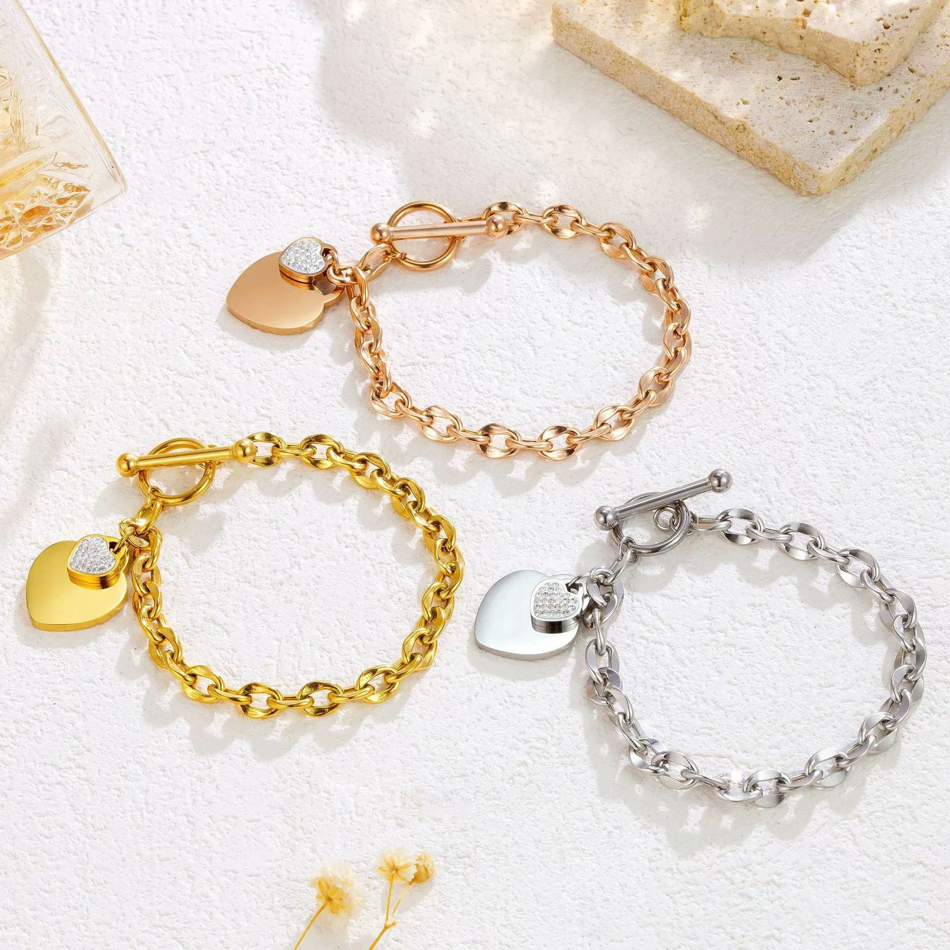 Design minimaliste en acier titane boucle OT géométrique polyvalent pour les femmes mode Bracelet coeur incrusté de diamants