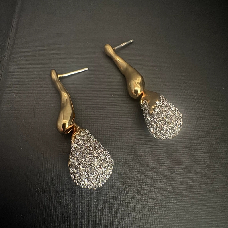 Mini Flat cubic zirconia Stud Earring New Designed Women Earrings Solanales Gold Crystal Twist Hoop Earring Full Diamond Copper Plated Gold Ear Stud
