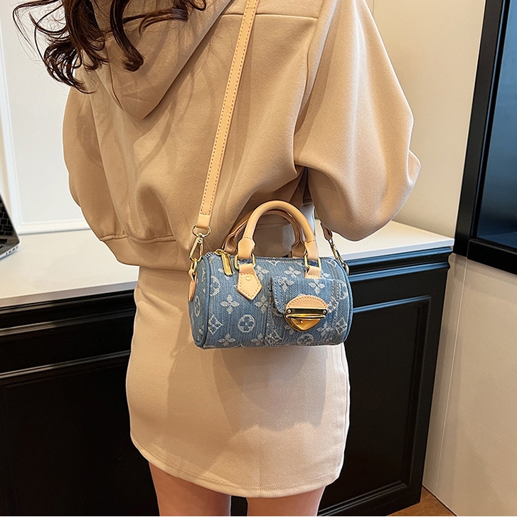 New pillow woven denim handbag niche European and American trend retro shoulder trendy women's bag