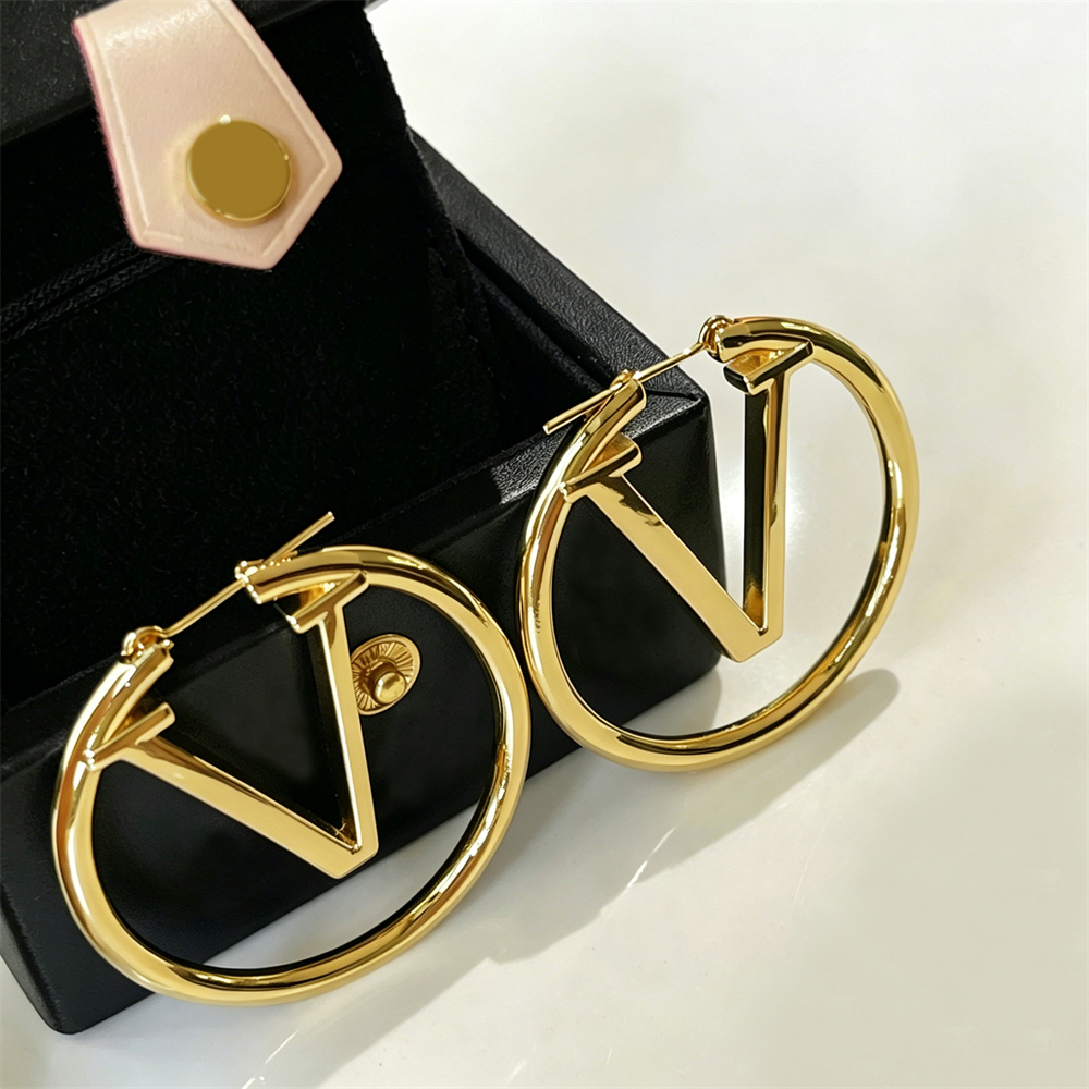 C267YJ4 Boucles d'oreilles créoles dorées pour femme avec diamètre imbriqué, finition en métal poli, fermeture à clip sur l'arrière, légères, con