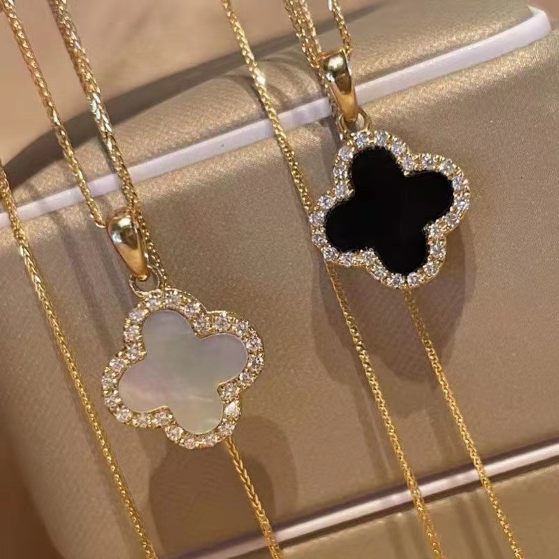 Four-Leaf Clover Sweater for Women Autumn and Winter Fashion Elegant Necklace Light LuxuryNiche Ins Trend Internet Celebrity Clavicle