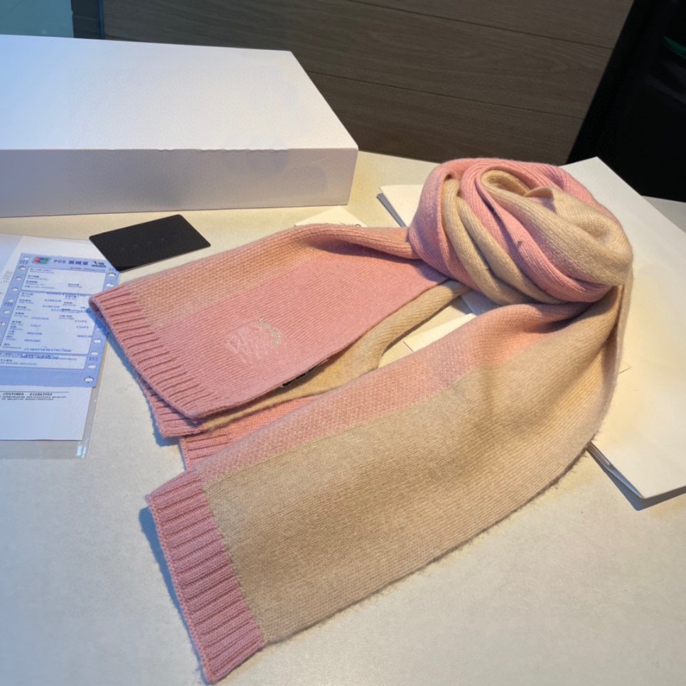 Designer New Soft Pastel Striped Wool Knit Scarf Elegant Luxury Womens Warm Neck Wrap Premium Daily Casual Acssory For Autu D260923