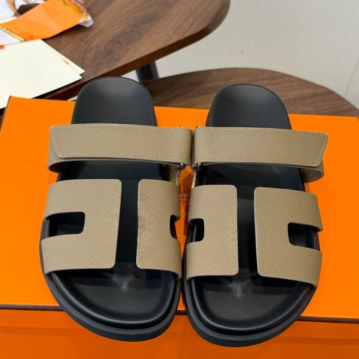 19A Scarpe firmate da donna in pelle Epson fatte a mano Malphite 2026 nuovo stile Tacchi spessi Sandali esterni a righe piatte in colori misti Panto