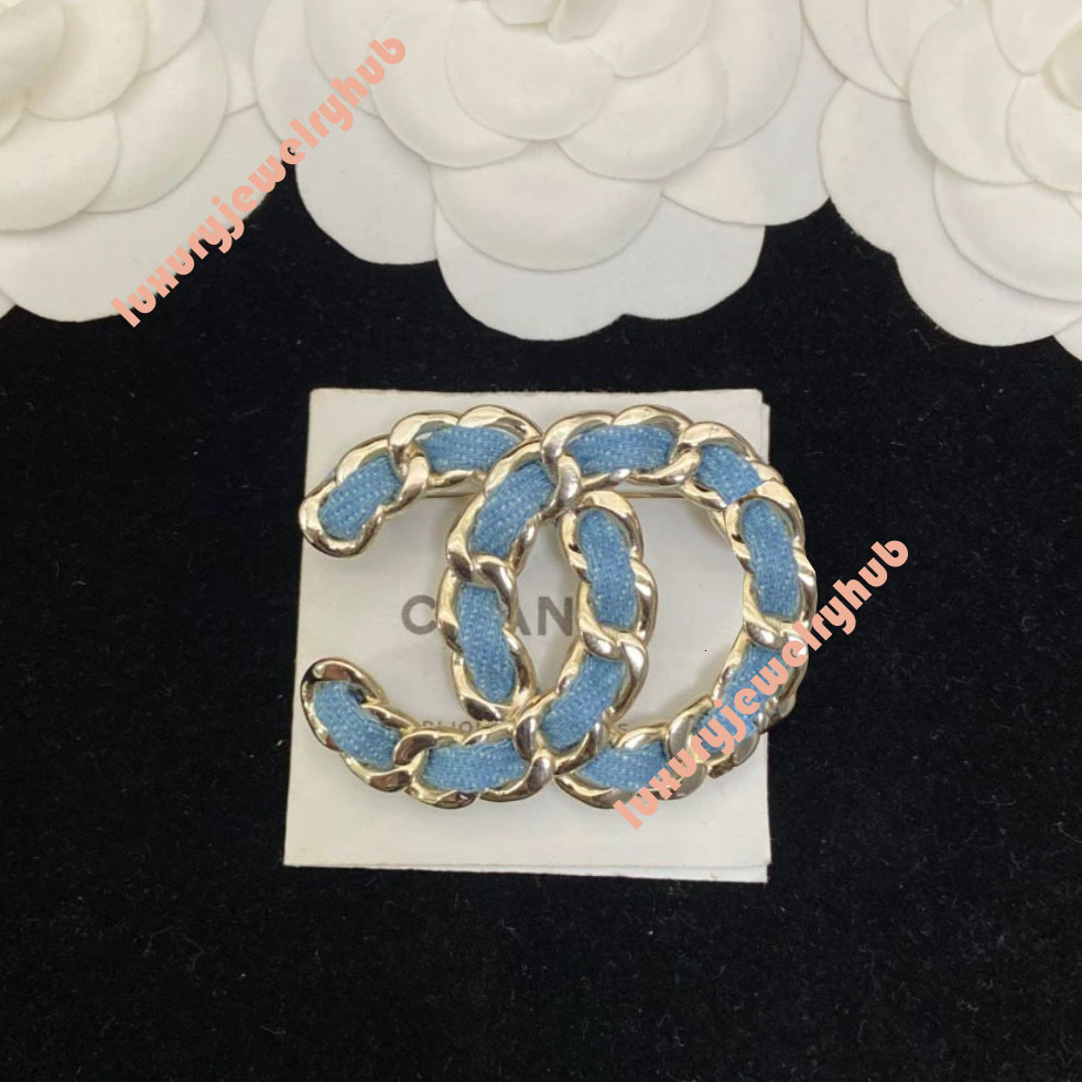 CC Brooch Channel Pearl Inlay Pin Classic Denim Double-C Brooch Vintage Letter Pin Women's Designer Accessory For Sweaters And Suits