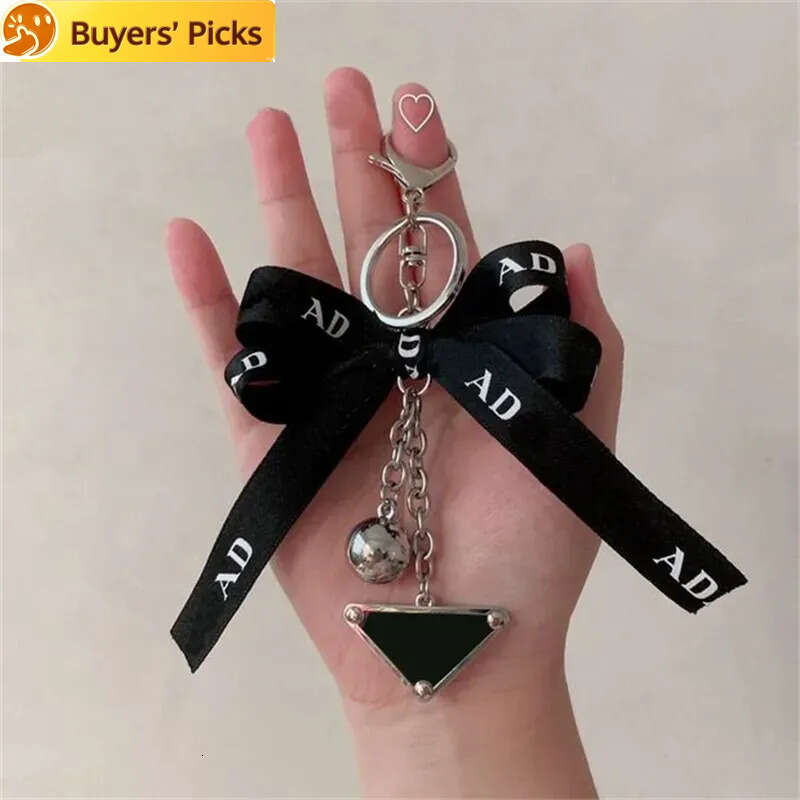 Keychains Designer Men Car Keychain Cars Keyring Womens Lover Couple Handmade Carabiner Key Chain Bags Pendant Lanyards For Phone
