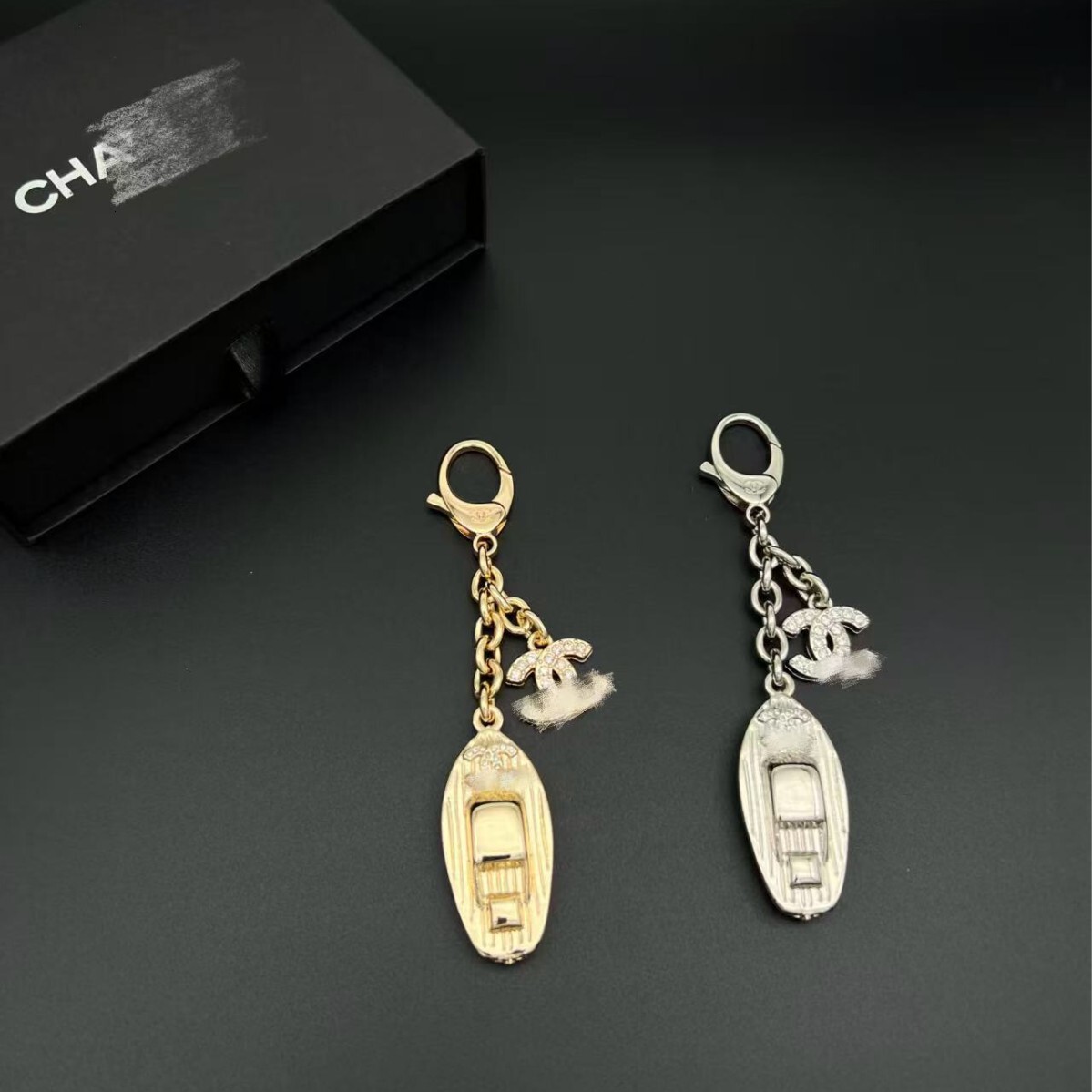 New Brand keychain gold / silver available with luxury chain and small CC logo 1080545