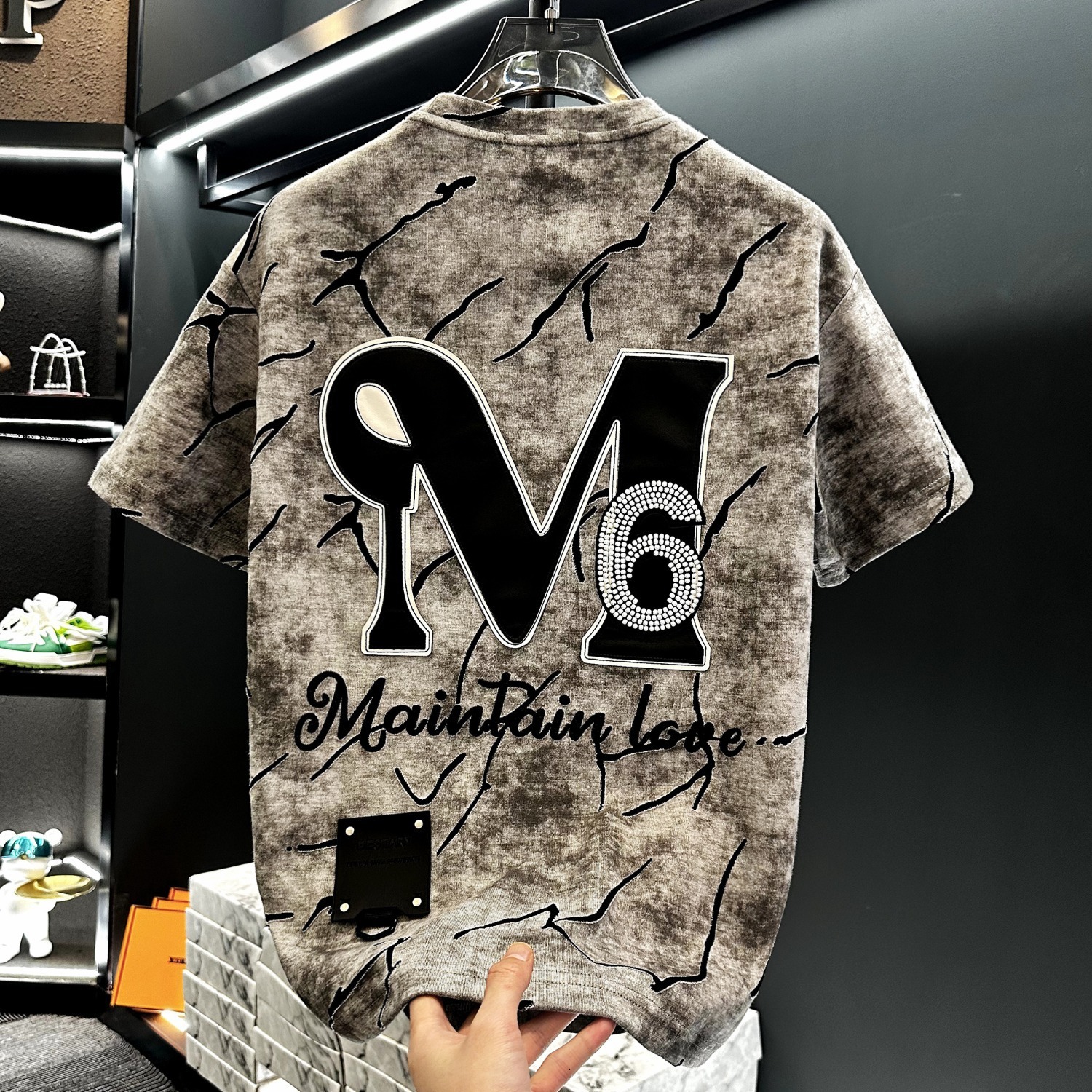Designer Luxury Crack Wash Rhinestone M6 Leather Patch Men T-Shirt, American Vintage Grey Black Loose Unisex Pique Cotton Crew Neck Tees