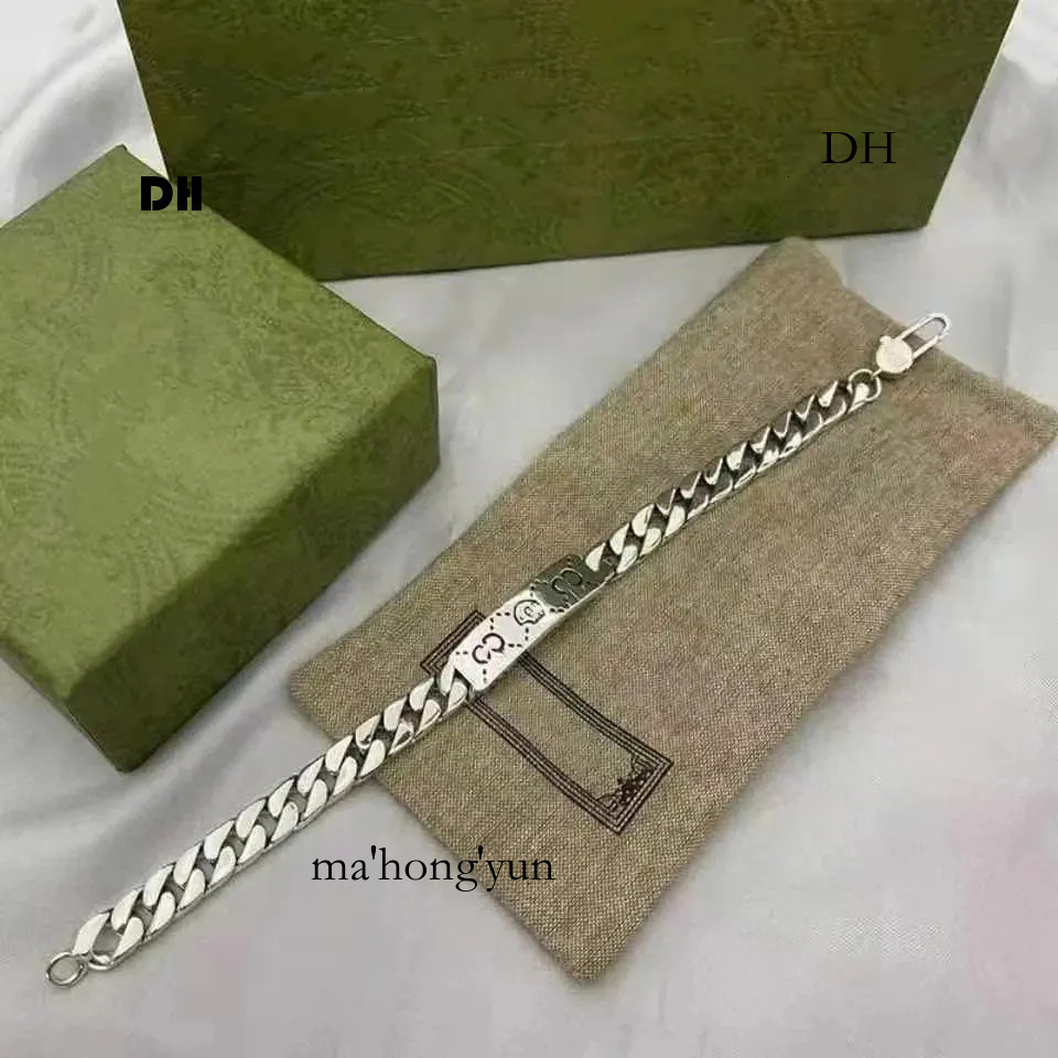 The new 925 atmospheric womens mens luxurious letter bracelet is a fashionable and trendy classic gift