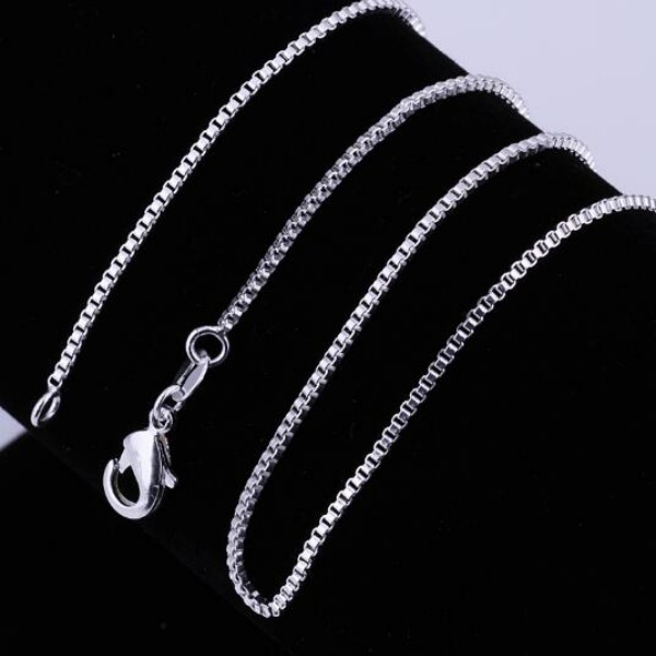 1mm thick fine square chain body with smooth and shiny surface. Versatile basic collar chain with 1mm thin box-shaped chain