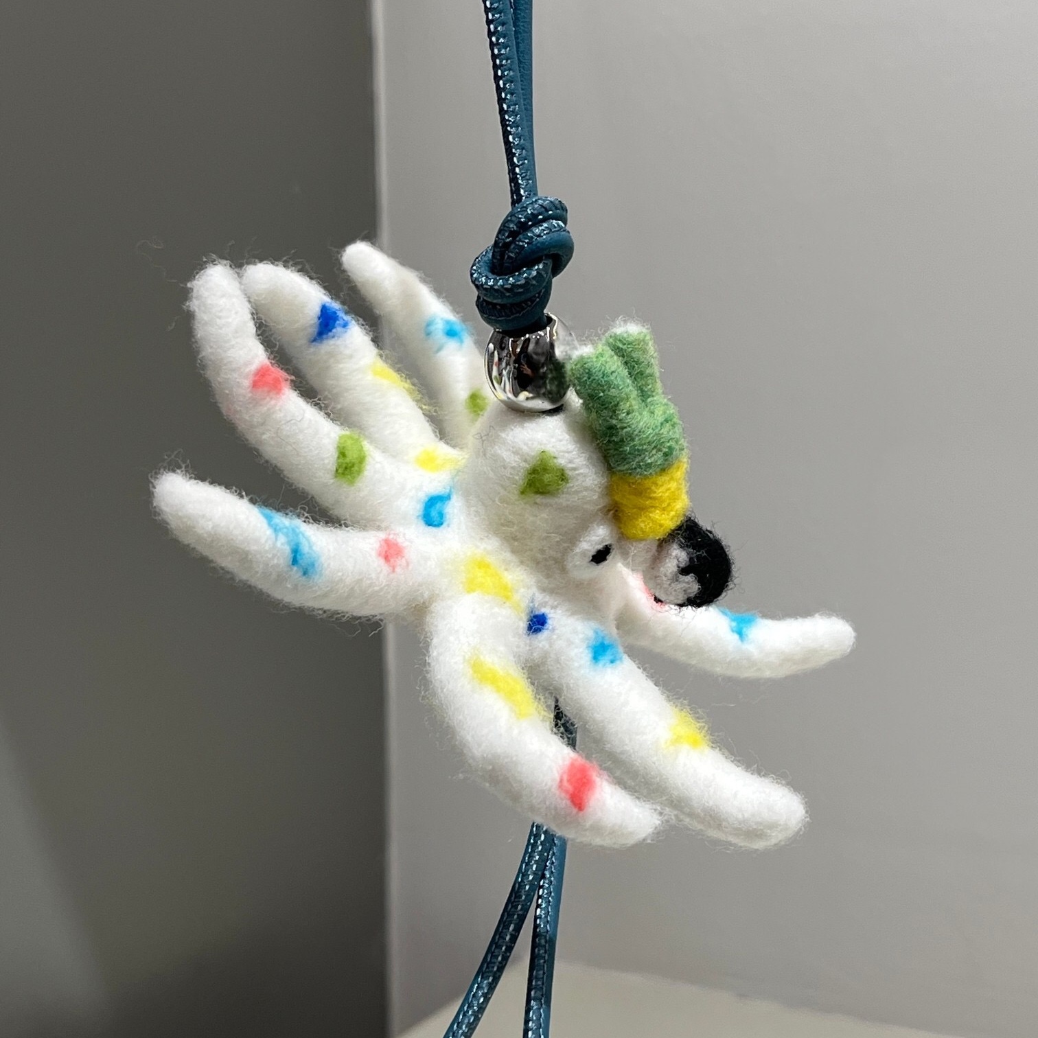 Handmade Wool Felt Animal Bag Charm Whale Hedgehog Octopus Cute Mini Figure Ornament Car Pendant Luxury Designer Style Handbag Keychain Gift for Gir