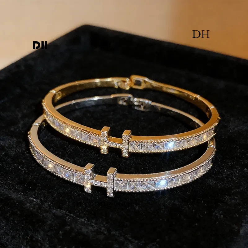 Bijoux Bracelet à boucle avec lettre en pierres précieuses Bracelets de tempérament haut de gamme Luxe léger Style simple Décoration polyvalente
