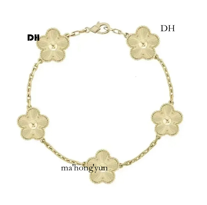 Bracelets de charme de trèfle à quatre feuilles Bijoux fins Nacre Blanc Noir Rouge Lady Moissanite Bracelet Designer pour les femmes populaires a