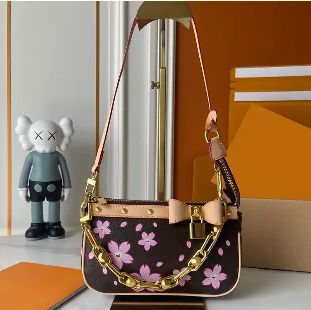 Femmes Styles Sac à bandoulière Chaîne de fleurs de cerisier Hobo Denim Monogramme Selle Bandoulière Purs Matériel doré Vintage Quotidien Mini Sa